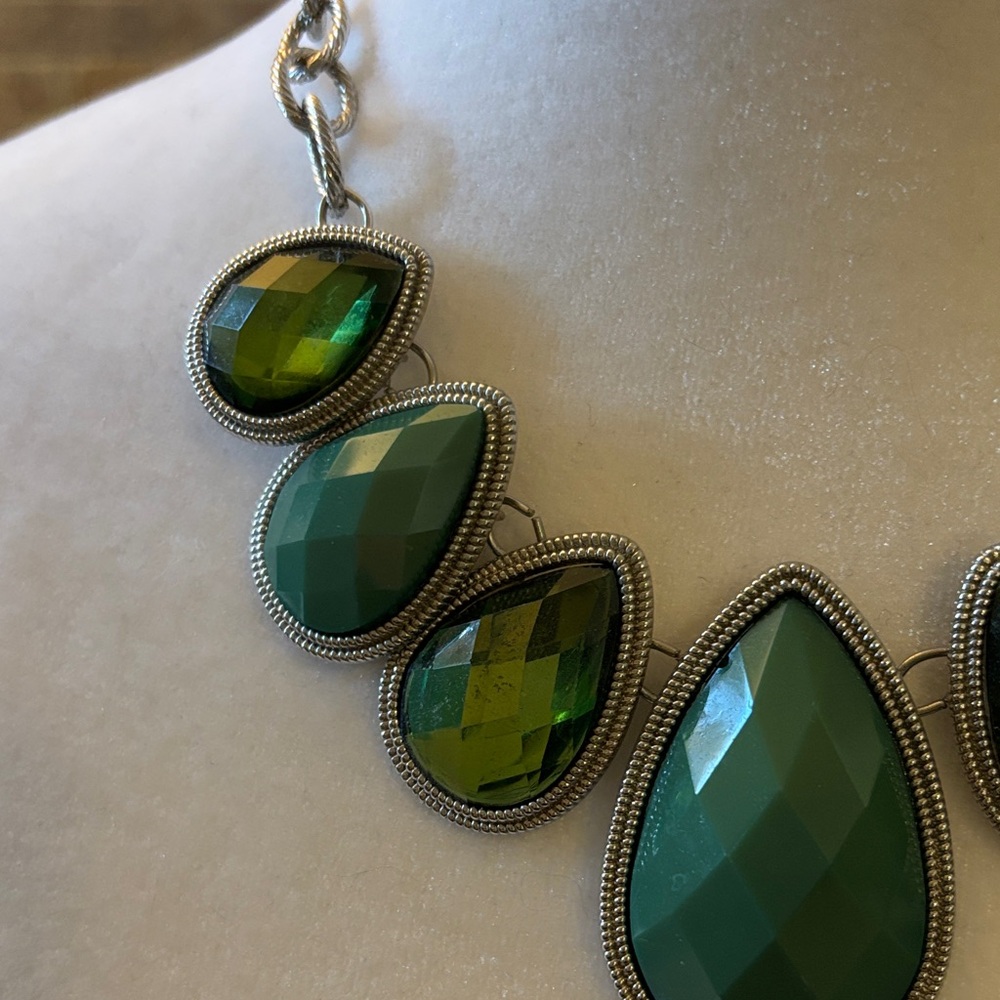 Amazing Dark Green Statement Necklace 1 - Picture 2 of 4
